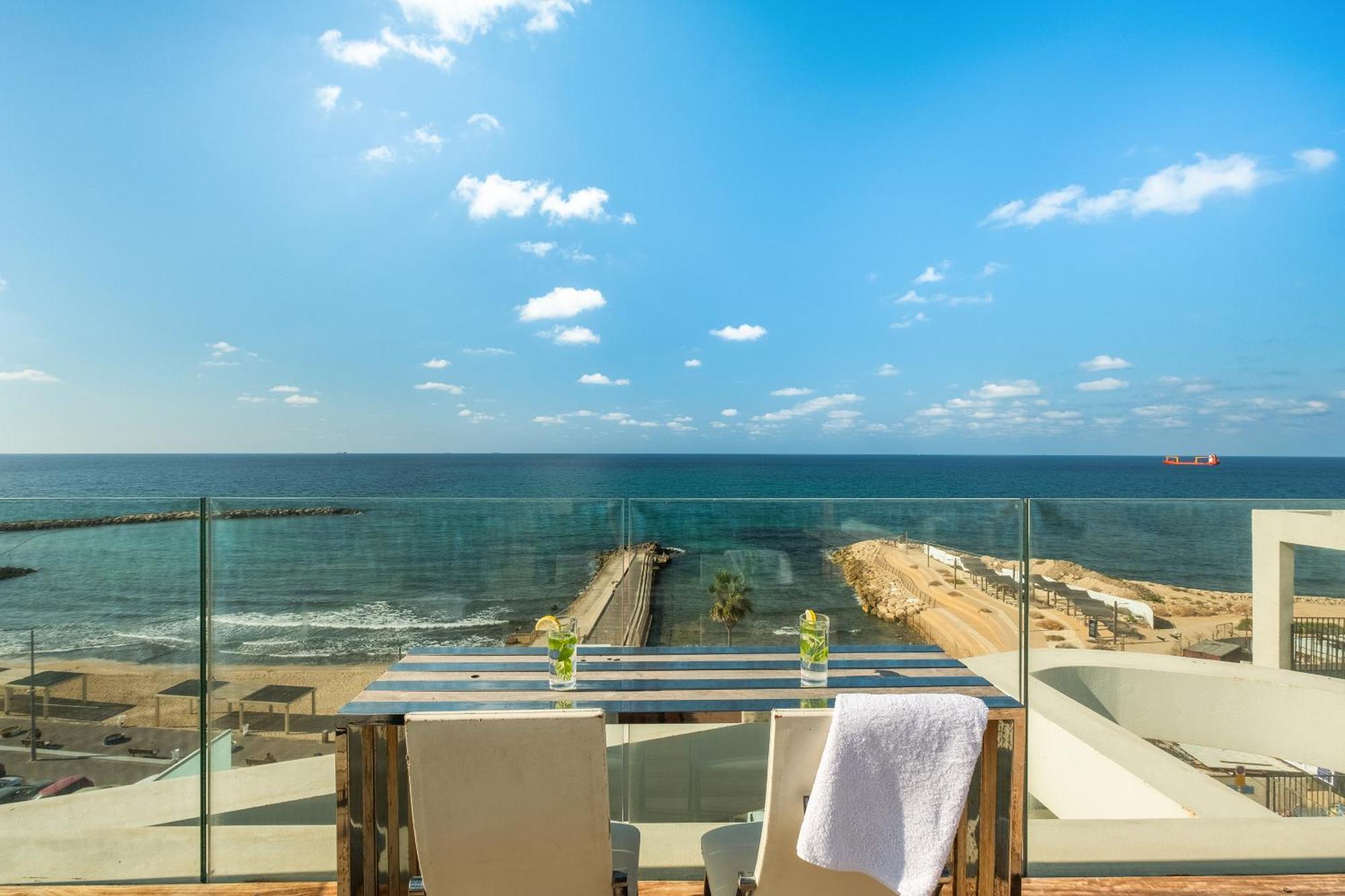 Penthouse 3Br + Roof Top + Parking - On The Beach Haifa Kültér fotó