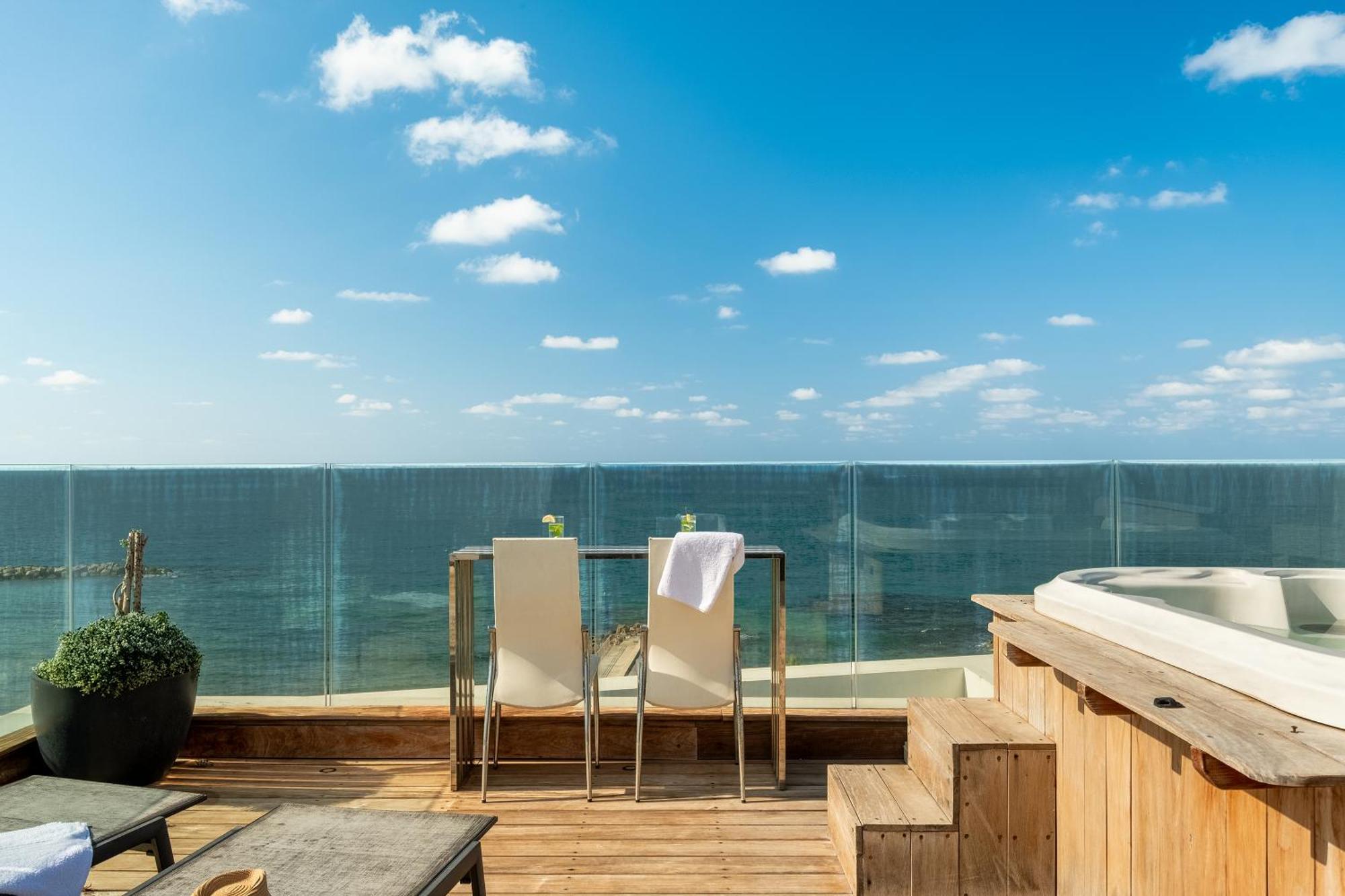 Penthouse 3Br + Roof Top + Parking - On The Beach Haifa Kültér fotó