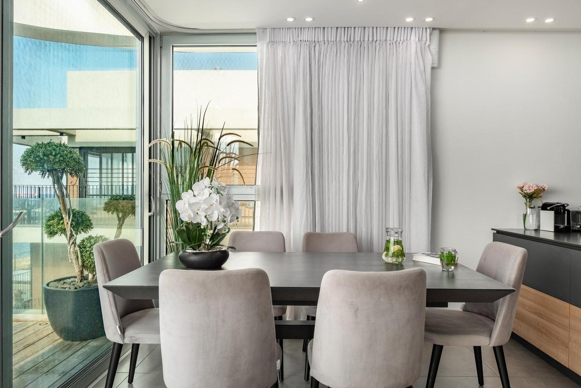Penthouse 3Br + Roof Top + Parking - On The Beach Haifa Kültér fotó