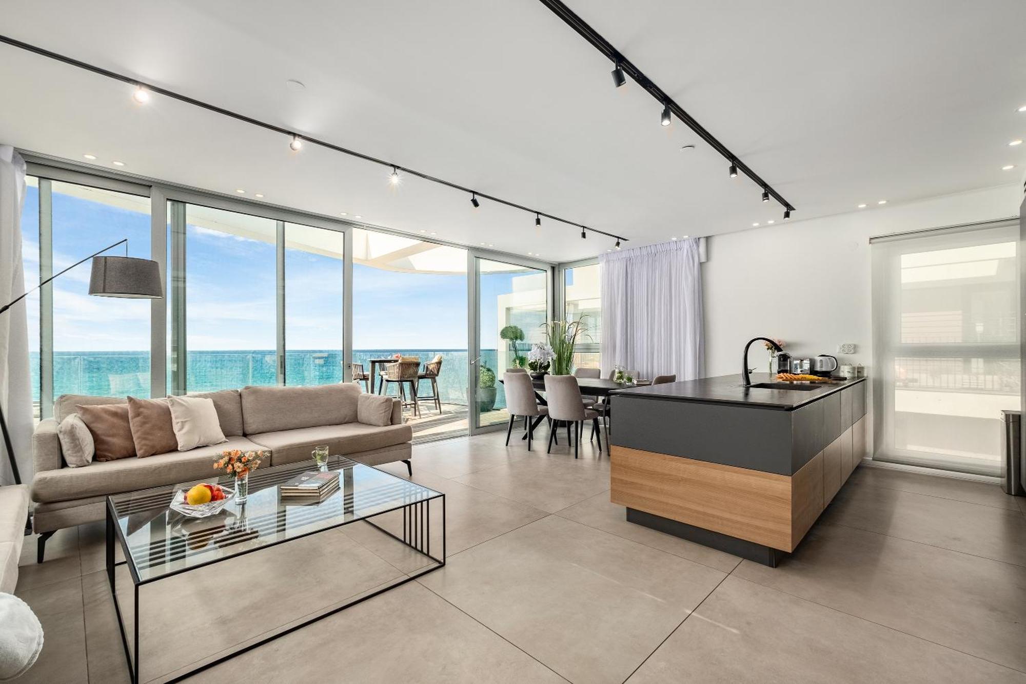 Penthouse 3Br + Roof Top + Parking - On The Beach Haifa Kültér fotó